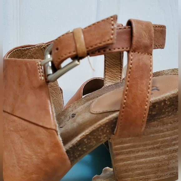 Softt brand open toe sandal, Size 8.5M, in Caramel - Picture 8 of 9